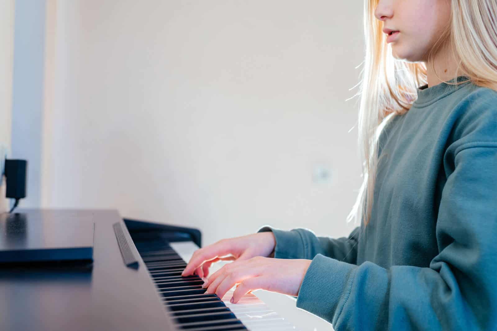Featured image for Mastering the Keys: Piano Lessons for Beginners