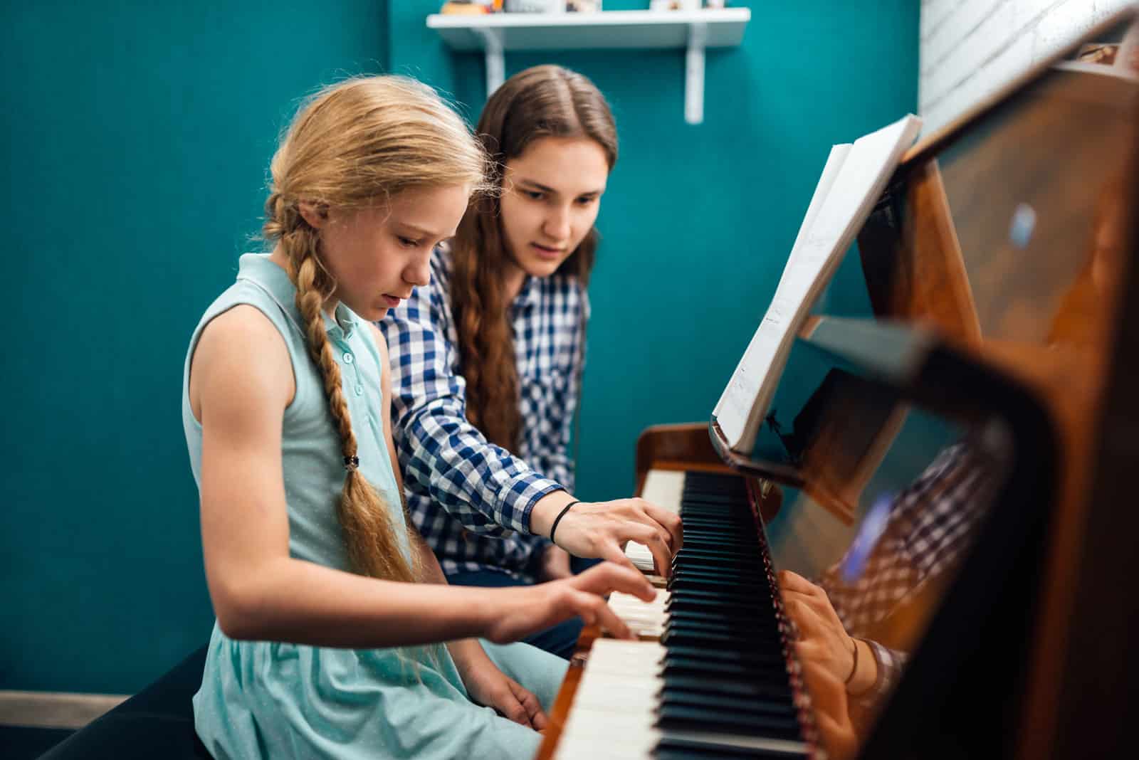 Featured image for The Ultimate Guide to Finding the Best Piano Teacher Near Me at Home